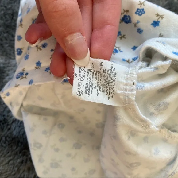 Brandy Melville blue floral amara top - Picture 6 of 6